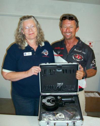 Michael Voight with prize from MaxroundsMatch director Linda Chico and winner of OPEN division Michael Voight