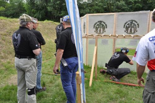 Reading the stageJ. Rakusan in the window