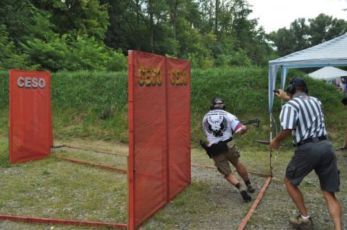 I. Kramolis in actionRunning aroud the corner