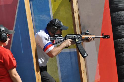 In the doorsV. Vinduska in action